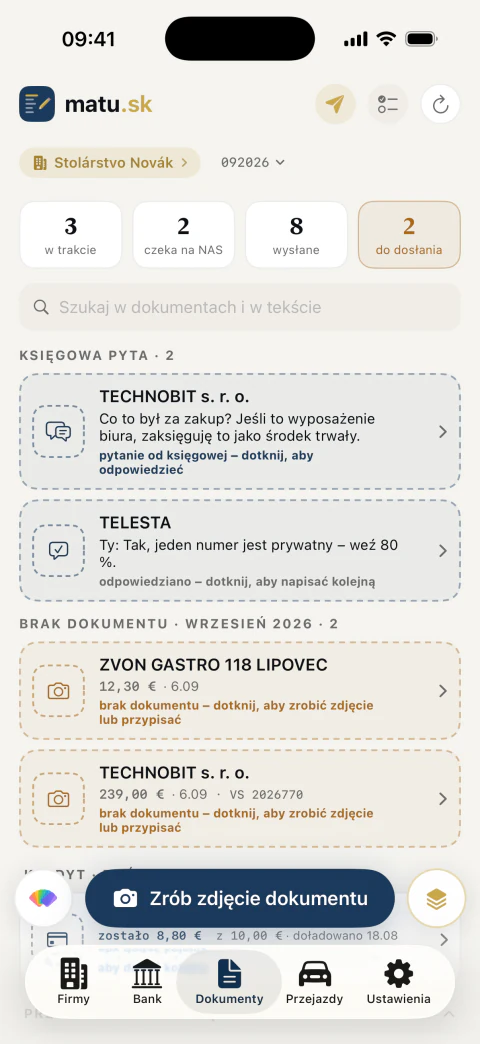 Lista dokumentów z pytaniami od księgowej i z pustymi miejscami po brakujących dokumentach